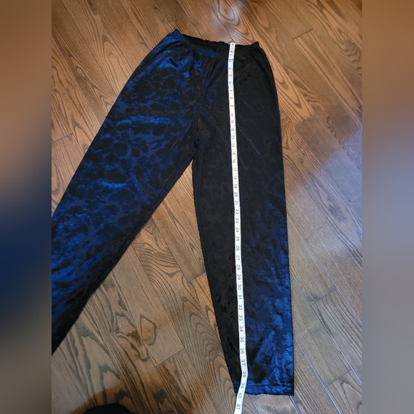 Soft Printed Lounge Pants, Excellent Condition Like New - Picture 3 of 7